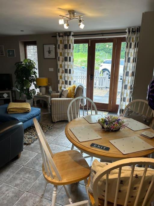 Syn Y Nant Apartment Llangorse ภายนอก รูปภาพ